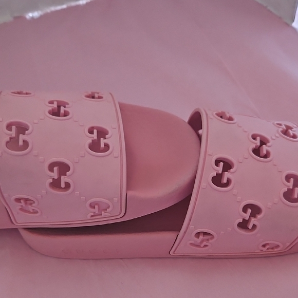 Gucci Blush Pink Logo Slides - Picture 5 of 16